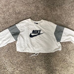 White Cropped NIKE Hoodie